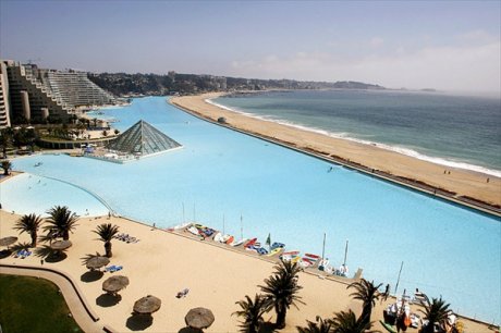 Самый большой бассейн в мире построен в Чили - махнуть бы в Чили!