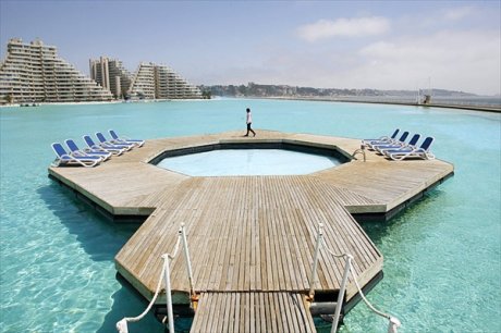 Самый большой бассейн в мире построен в Чили - махнуть бы в Чили!