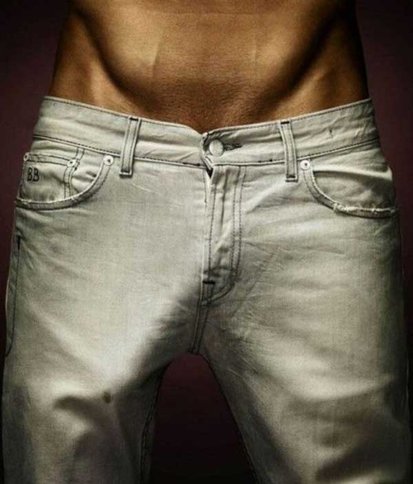 Непростая рекламная компания мужской джинсвой коллекции