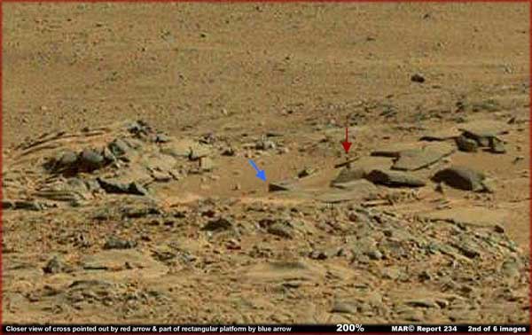 Поверхность Марса хранит могилу с крестом