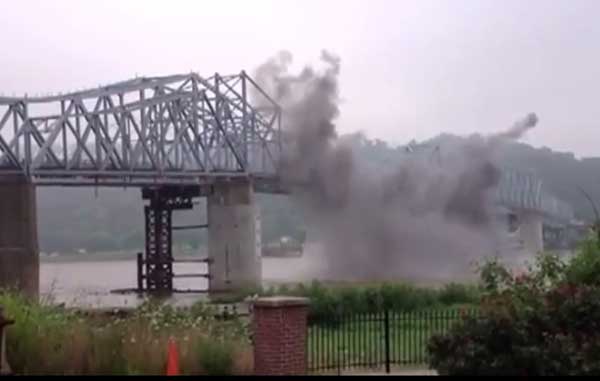 Партизанская война на Украине. В Запорожье взорван мост