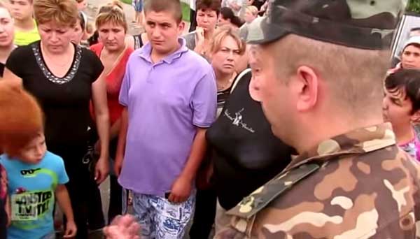 Воевать в Окраине уже не собираются. Народ жгёт повестки из военкомата
