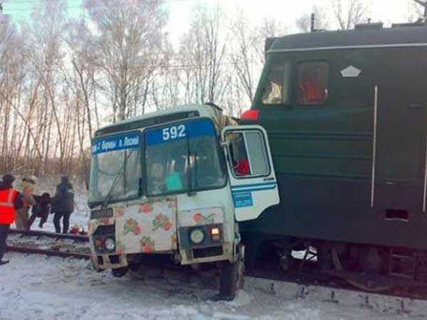 Они не успели проскочить переезд