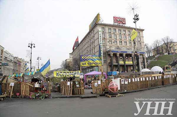 Огород и свинарник на майдане в центре Киева