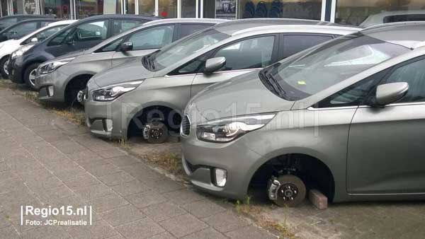 Массовое исчезновение колёс с новеньких машин в голландском автосалоне