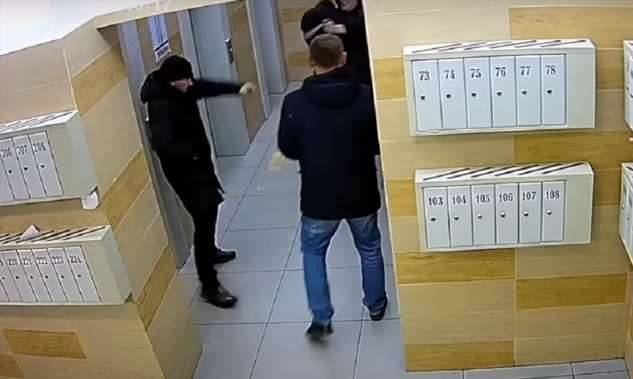 5 лет тюрьмы за самооборону от нападения людей в штатском, которые оказались сотрудниками ФСБ (3 фото + 1 видео)